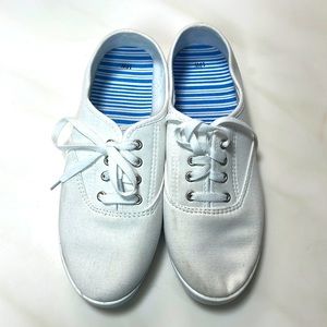 Solid White Canvas Shoes